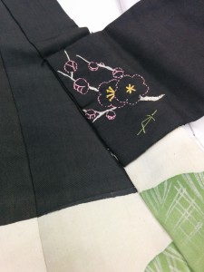 紐の刺繍　右